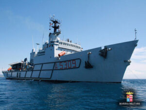 La Nave Anteo nel recupero del tesoro dal Relitto del Polluce dai palombari della Marina Militare